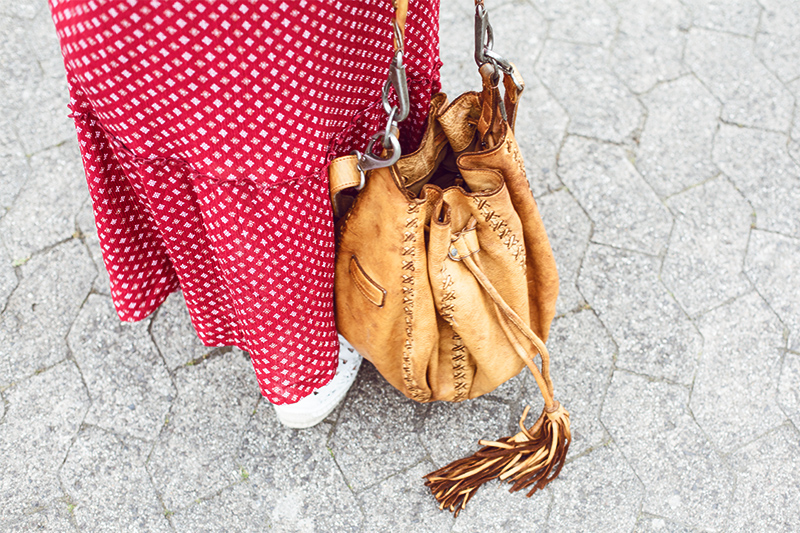 always-like-a-feather-outfit-tasche-fredsbruder-01