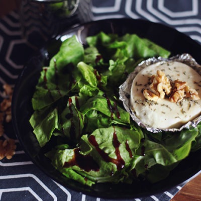 Rezept: Salat mit Ziegenkäse und Honig